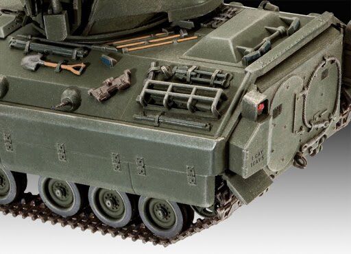 Prefab model 1:72 Combat Reconnaissance Vehicle M2 / M3 "Bradley" Revell 03143