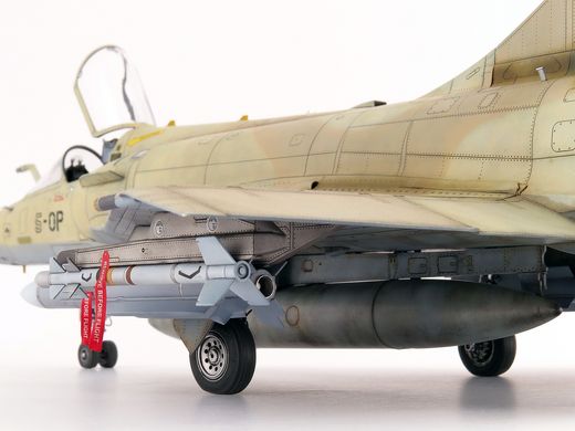 Збірна модель 1:32 літака Mirage 2000 C Kitty Hawk 32020