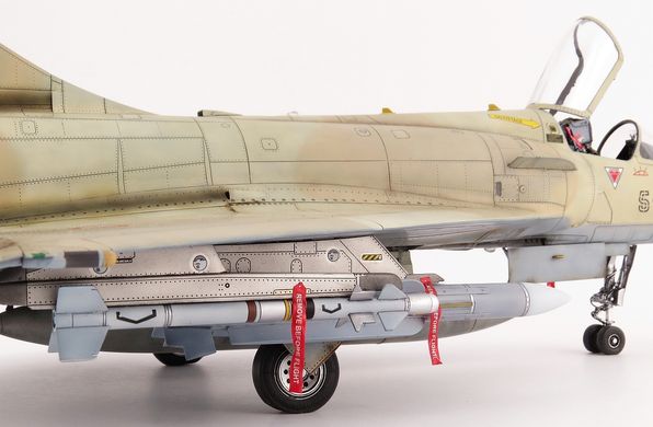 Сборная модель 1:32 самолета Mirage 2000 C Kitty Hawk 32020