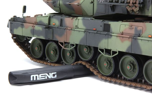 Збірна модель 1/35 німецький основний бойовий танк Leopard 2 A7 Леопард Meng Model TS-027