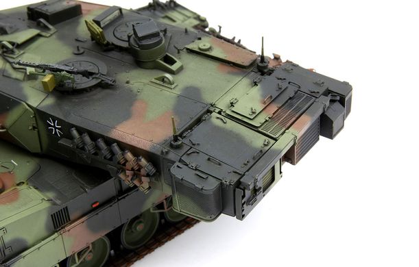 Збірна модель 1/35 німецький основний бойовий танк Leopard 2 A7 Леопард Meng Model TS-027