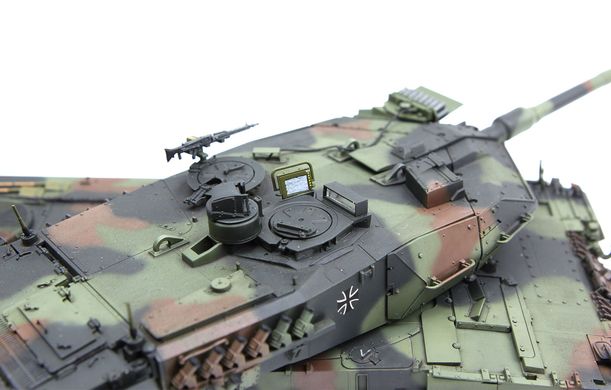 Збірна модель 1/35 німецький основний бойовий танк Leopard 2 A7 Леопард Meng Model TS-027