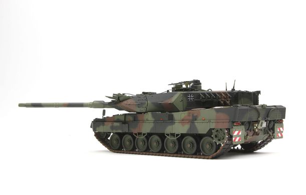 Збірна модель 1/35 німецький основний бойовий танк Leopard 2 A7 Леопард Meng Model TS-027