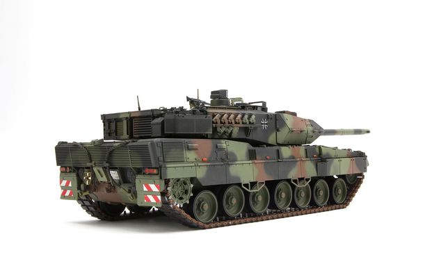 Збірна модель 1/35 німецький основний бойовий танк Leopard 2 A7 Леопард Meng Model TS-027