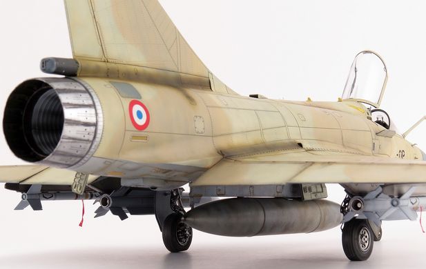 Сборная модель 1:32 самолета Mirage 2000 C Kitty Hawk 32020