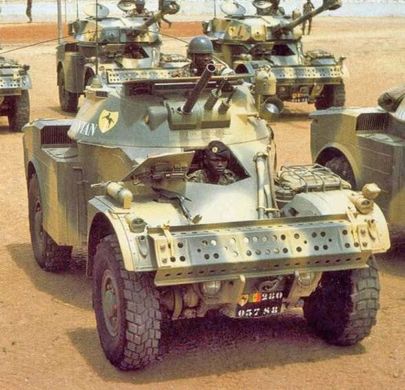Сборная модель 1/72 бронеавтомобиля AML-60 (4x4) с 60-мм минометом ACE 72455