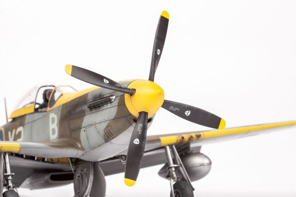 Сборная модель 1/48 винтового самолета Mustang Mk.IV ProfiPack Edition Eduard 82104