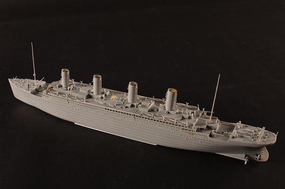 Сборная модель 1/700 пассажирское судно Титаник R.M.S. Titanic HobbyBoss 83420