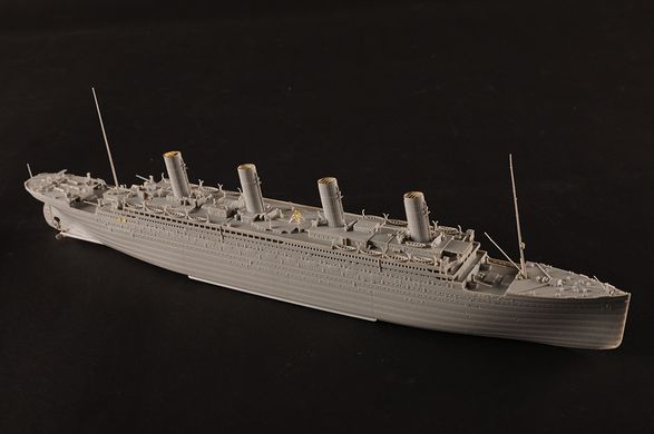 Збірна модель 1/700 пасажирське судно Титанік R.M.S. Titanic HobbyBoss 83420