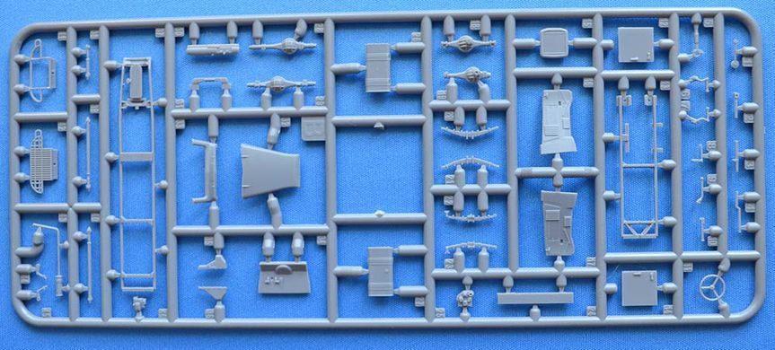 Assembled model 1:72 truck US G7107 1.5t 4x4 Army Truck with Metal Body ACE 72610