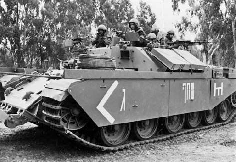 Збірна модель 1/72 важкий БТР ізраїльської армії Nagmashot ACE 72440