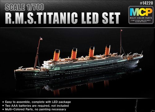Сборная модель 1/700 лайнер "Титаник" R.M.S. TITANIC + LED SET Academy 14220