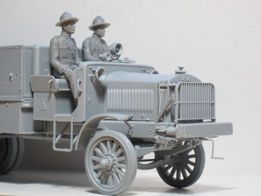 Фигуры 1/35 Водители США (1917-1918) (2 Фигуры) ICM 35706