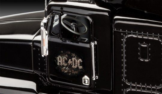 Збірна модель Автомобіля Truck & Trailer AC / DC - Rock or Bust-Tour Limited Edition Revell 07453 1: