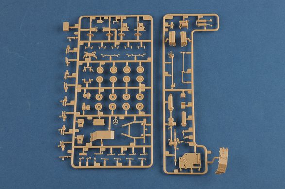 Сборная модель 1/35 пусковая установка (9П117М1) с ракетой Р17 ракетного комплекса 9К72 "Эльбрус"