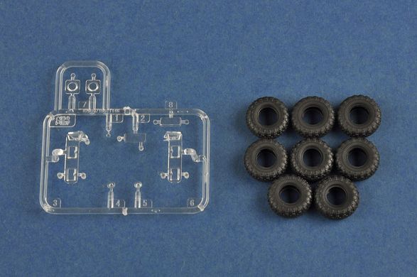 Сборная модель 1/35 пусковая установка (9П117М1) с ракетой Р17 ракетного комплекса 9К72 "Эльбрус"