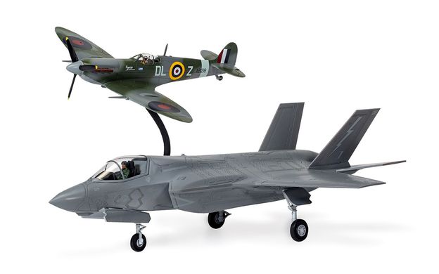 Збірна модель 1/72 «Тоді і зараз» Supermarine Spitfire & F-35B Lightning II набір Airfix A50190