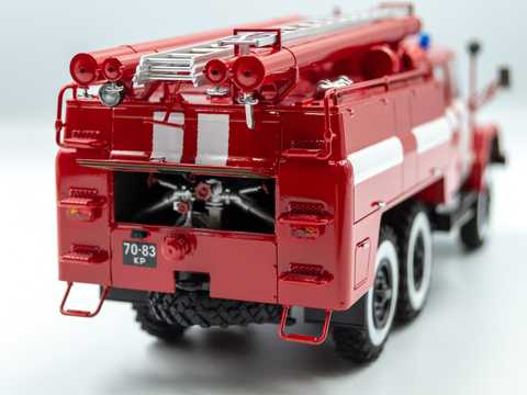 Модель пожарной машины Siku Mercedes-Benz Zetros, 1:50