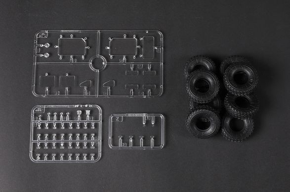 Збірна модель 1:35 вантажний самоскид M1070 Hobby Boss 85526
