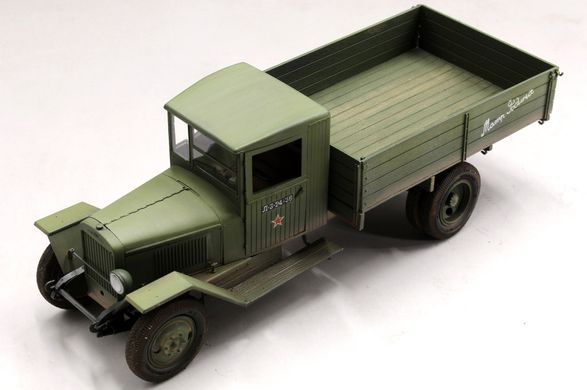 Сборная модель 1/35 военный грузовик ZIS-5B Truck ЗИС-5Б HobbyBoss 83886