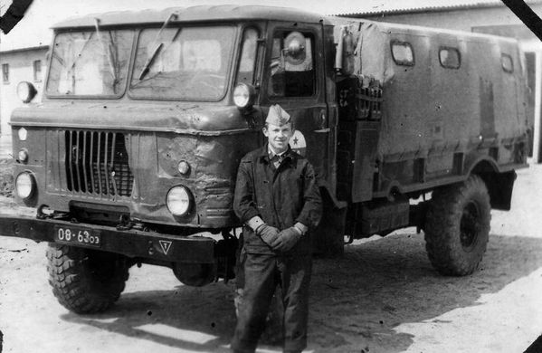 Збірна модель 1/72 армійський автомобіль 4x4 вантажівка ГАЗ-66 ACE 72182