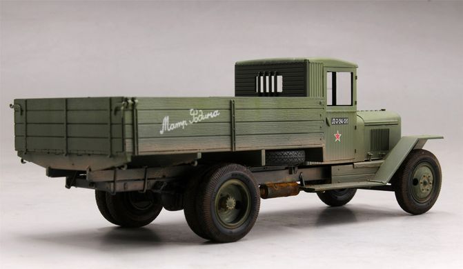 Сборная модель 1/35 военный грузовик ZIS-5B Truck ЗИС-5Б HobbyBoss 83886