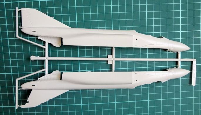 Збірна модель 1/72 літак F-4J Phantom II Revell 03941