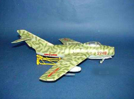 Збірна модель літак 1/32 THE PLAAF MiG 15 bis FIGHTER Trumpeter 02204