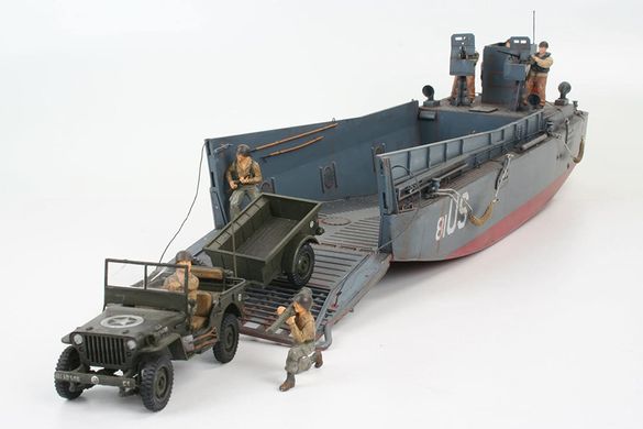 Landing craft 1/35 LCM3 50ft. Landing Craft & Jeep w/trailer (1942 r, USA) Revell 03000