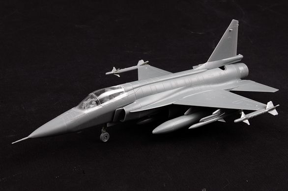 Збірна модель 1/72 винищувач «Лютий дракон» розроблений Китай FC-1 і Пакистан JF-17 Trumpeter 01658