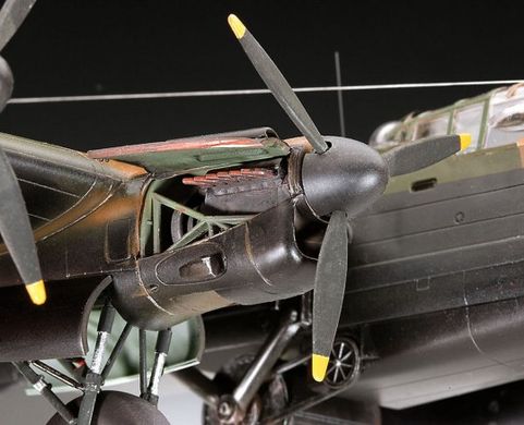 Сборная модель 1/72 Самолет Lancaster B.III "Dambusters" Revell 04295