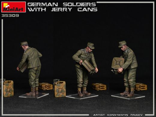 Фигуры 1/35 немецкие солдаты с канистрами MiniArt 35286