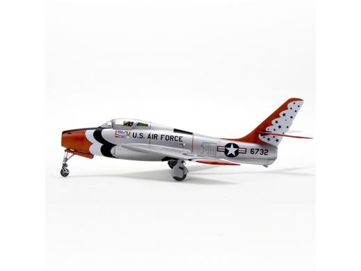 Сборная модель 1/48 самолет Republic F-84F Thunderstreak "Thunderbirds" Revell 15996