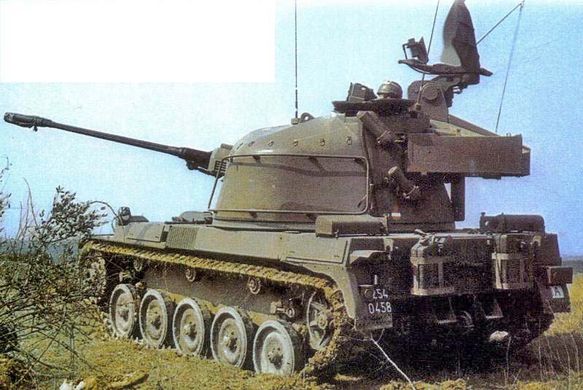 Сборная модель 1/72 спаренная 30-мм зенитная установка AMX-13 DCA ACE 72447