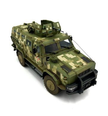 Готова модель 1/35 Український бронеавтомобіль Козак 2 ІСМ 1102019