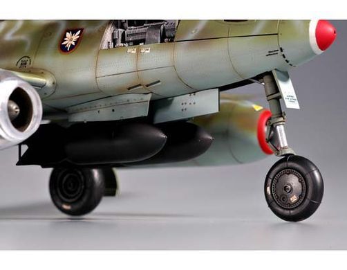 Сборная модель 1:32 самолет Messerschmitt Me 262A-2a Trumpeter 02236