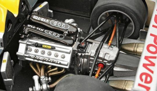 Сборная модель автомобиля Audi R10 TDI Le Mans & 3D Puzzle Revell 05682 1:24