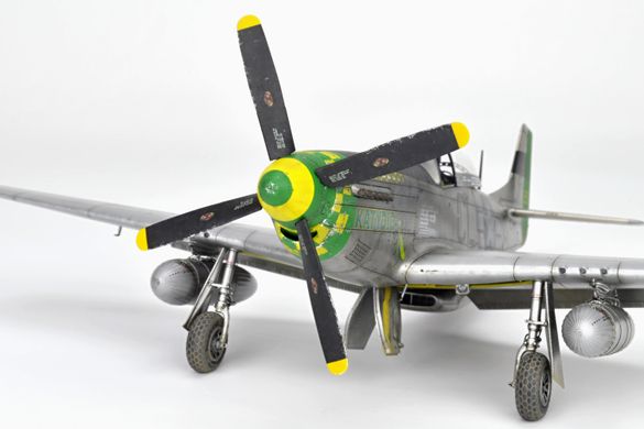 Prefab model 1/48 plane P-51D-10 Mustang Weekend Edition Eduard 84184