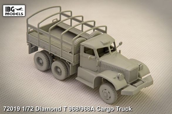 Збірна масштабна пластикова модель Diamond T968 Cargo Truck IBG 72019