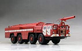 Сборная модель 1/35 аэродромный пожарный автомобиль AA-60 (7310) model 160.01 ARFF Trumpeter 01074