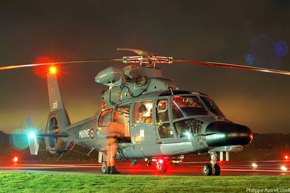 Збірна модель вертольота SA-365F/AS-565SA Dauphin II Kitty Hawk 80108