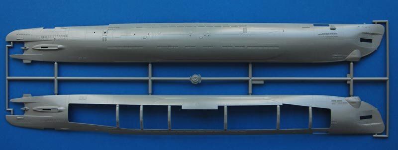 Збірна модель 1/144 німецький підводний човен Deutsches U-Boot Type XXI with interior Revell 05078