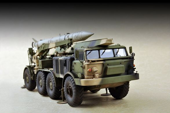 Сборная модель 1/72 ПУ 9П113 TEL с ракетой 9М21 РАС 9К52 "Luna-М" (FROG-7) Trumpeter 07179