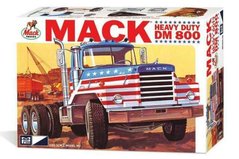 Збірна модель 1/25 грузова вантажівка Mack DM800 Semi Tracktor MPC 00899