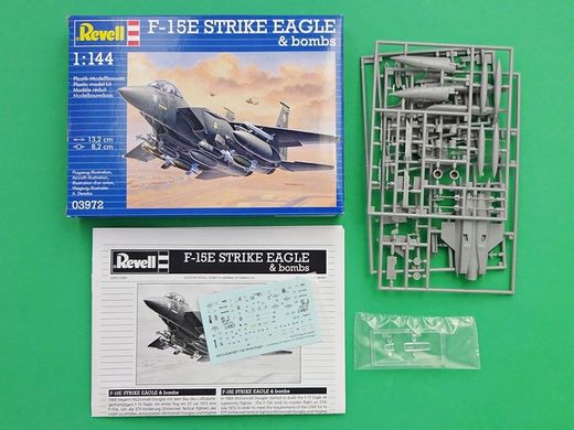 Збірна модель 1/144 літак F-15E Strike Eagle & bombs Model Set Revell 63972