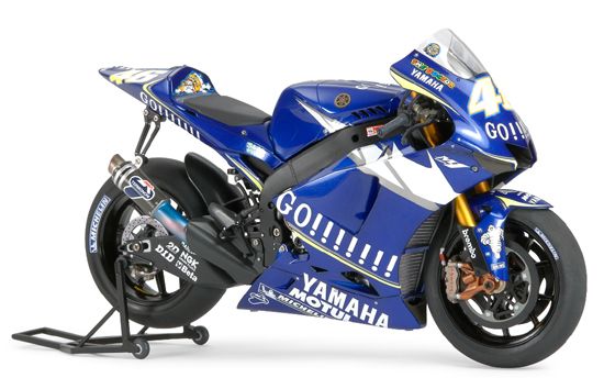 Сборная модель 1/12 мотоцикл Yamaha YZR-M1 '05 No.46/No.5 Tamiya 14116