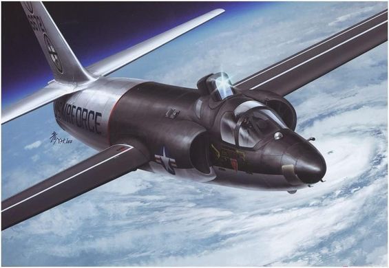 Сборная модель 1/48 разведывательного самолета Lockheed U-2D IR Sensor Carried Ver. Dragon Lady High-Attitude Reconnaissance Aircraft AFV Club 48113