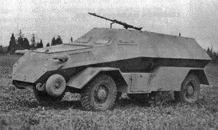 Збірна модель 1/72 французький артилерійський тягач Laffly W15T ACE 72538