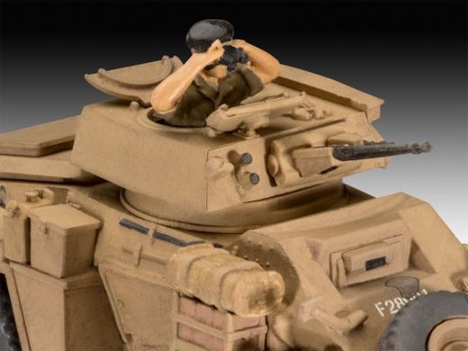 Assembled model of the Armored Personnel Carrier Humber Mk. II Revell 03289 1:76