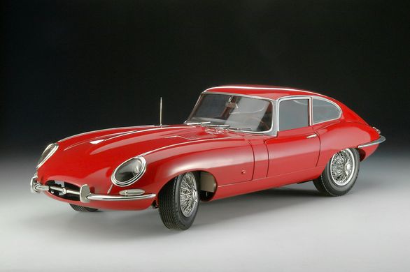 Збірна модель 1/8 автомобіль Jaguar E-Type Revell 07717